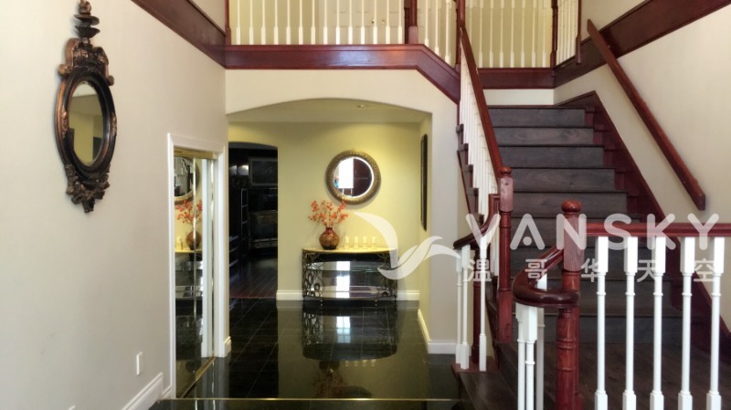 221217160951_Stately staircase.jpg